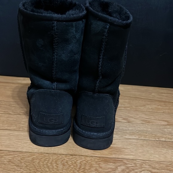UGG Classic Short ll Boots - Picture 3 of 7